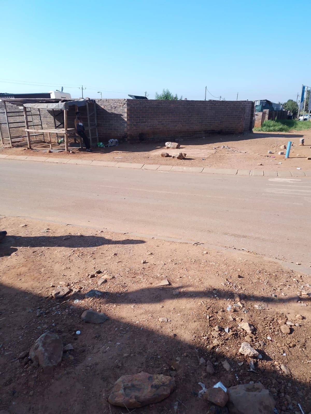 Abazali abakhuze inzingane ngokudlalela emgwaqeni