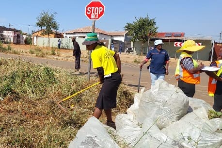 Region G campaigns against illegal dumping in Drieziek 4