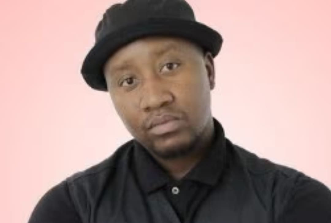 UXolani Khumalo we Sizokthola wenza umsebenzi oncomekayo