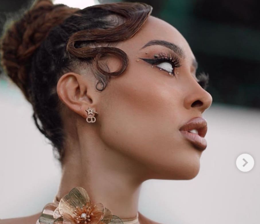 Bekungubukhazikhazi yimnfashini ku Hollywoodbets Durban July