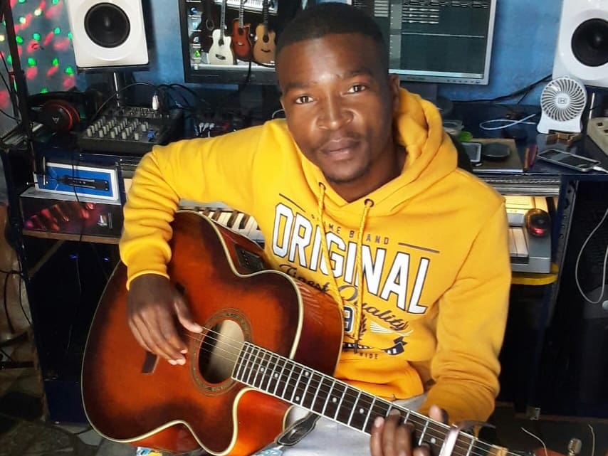 Umkhiqizi kaMasikandi uVusimuzi uzinikele ekuphakamiseni uMasikandi eOrange Farm