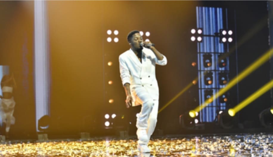 Ufisa ukusebenza noKelly owine kuma-Idols