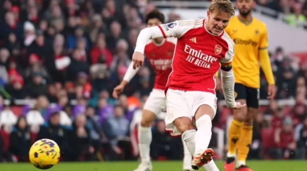 Arsenal open up four-point lead at the top of the table after seeing off Wolves