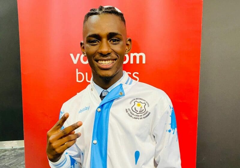 Orange Farm’s Tshilidzi Ravhutulu tops EMSS’ Gauteng class with 5 Distinctions including 96% in Mathematics & 98% in Physical Science