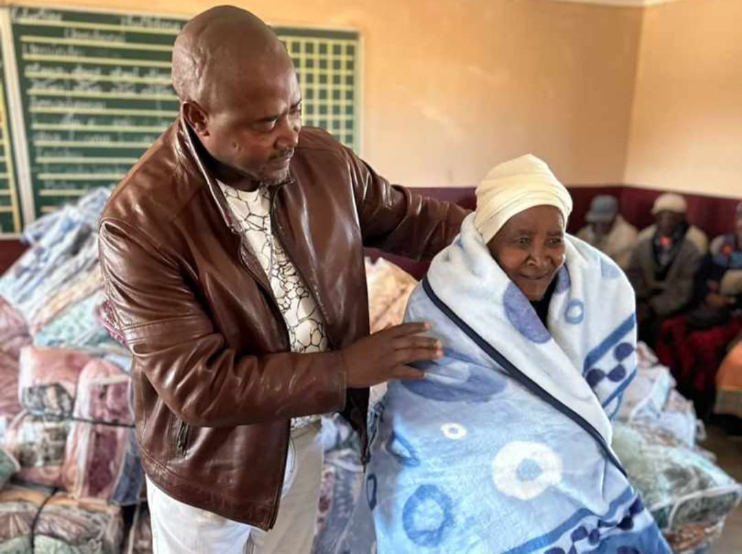 Solly Mkhabela gifts 350 senior citizens with blankets on Mandela Day!