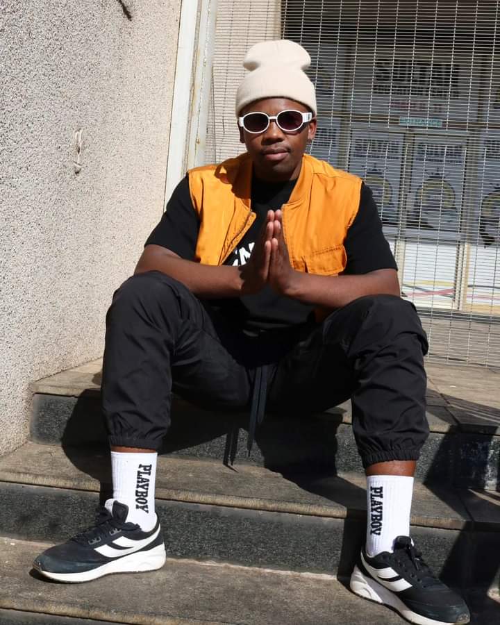 Flippin’ Xhosa & English, Casenover’s bars stay lit!