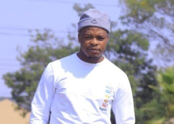 Zyamfisa uqhubeka nokuphakamisa imaskandi ngama-EP akhe